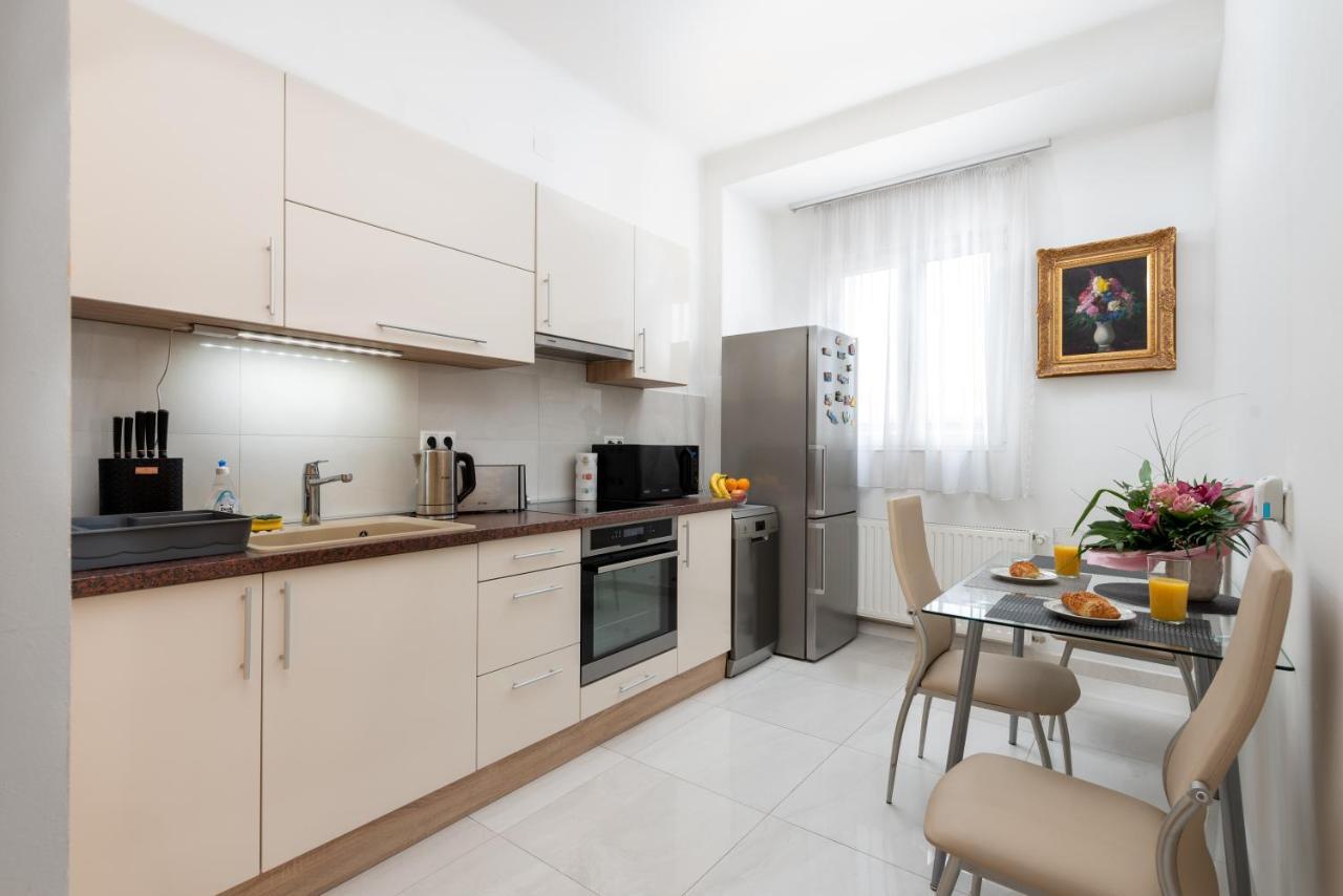 Budapest Deluxe Apartman With Free Parking Place Exteriör bild